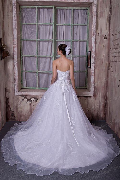 wholesale modest a-line sweetheart chapel train taffeta and organza appliques and hand made flower wedding dress