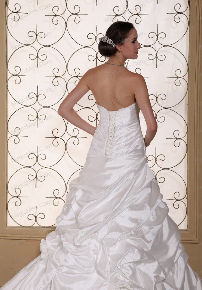 wholesale elegant wedding dress for 2013 ruched bodice and pick-ups chapel train