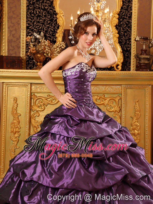 wholesale fashionable ball gown sweetheart floor-length taffeta appliques purple quinceanera dress