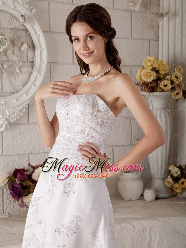 wholesale discount a-line / princess strapless high-low lace embroidery and beading wedding dress