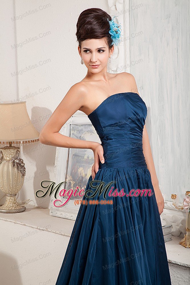 wholesale peacock green a-line / princess strapless court train chiffon ruch prom dress