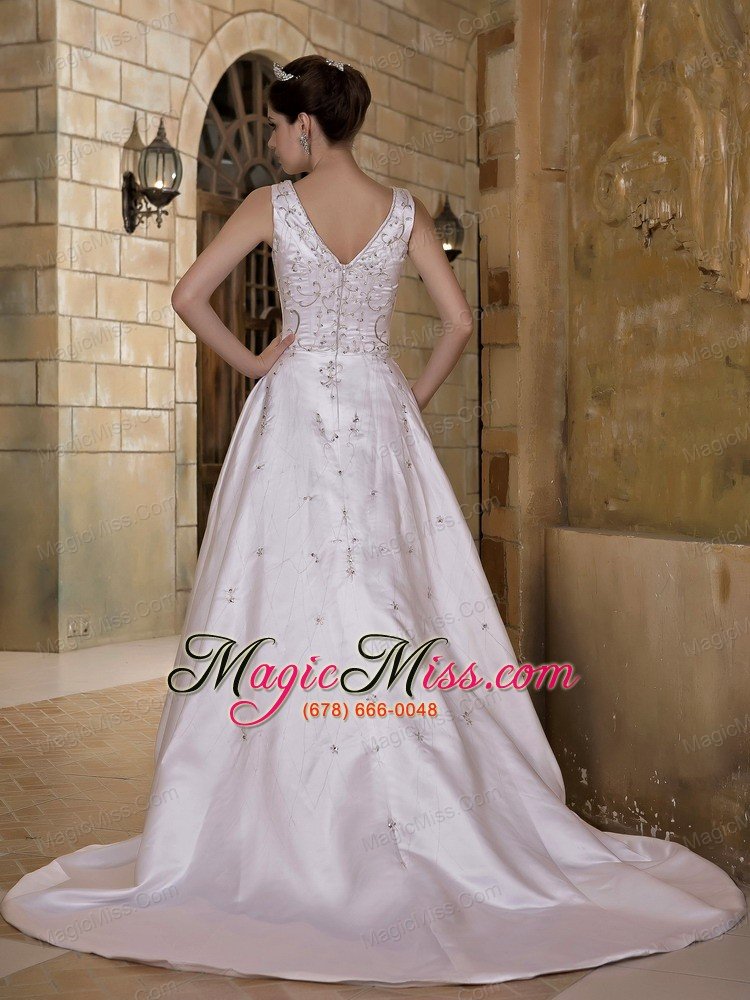 wholesale luxurious a-line v-neck chapel train taffeta beading wedding dress