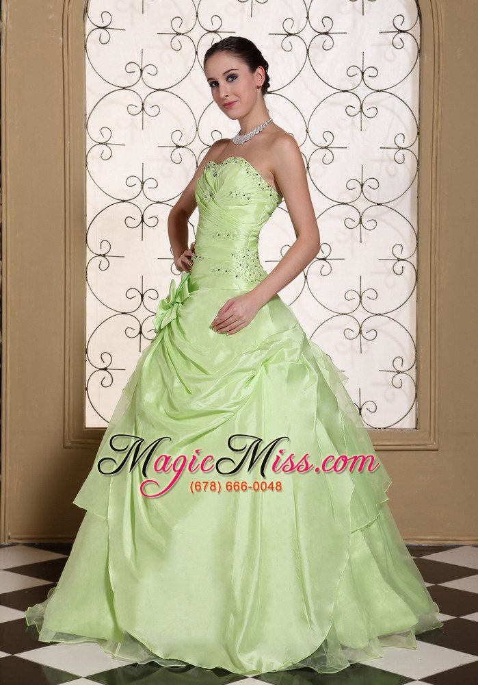 wholesale beaded decorate bust sweet prom dress for 2013 yellow green taffeta and organza gown
