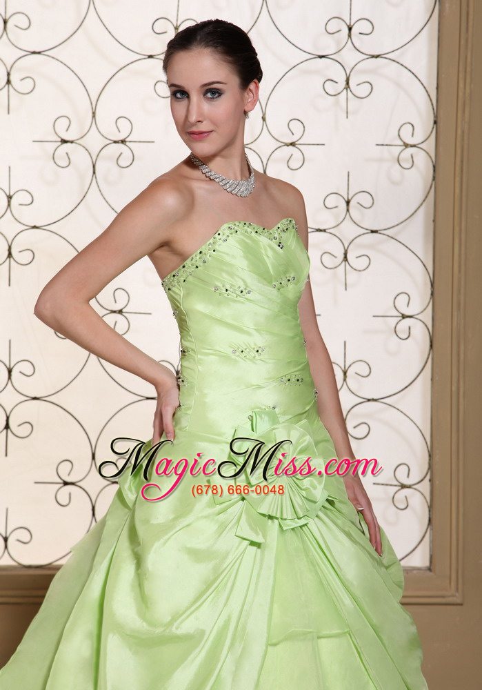 wholesale beaded decorate bust sweet prom dress for 2013 yellow green taffeta and organza gown